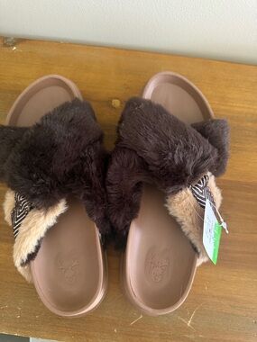 Women's Plush Cross-Band Slide Sandals in Dark Brown